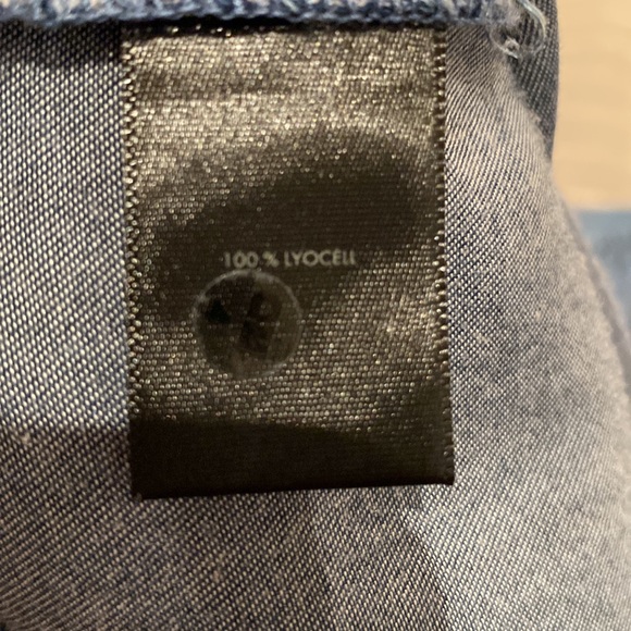 Ann Taylor chambray blouse. - Picture 5 of 6